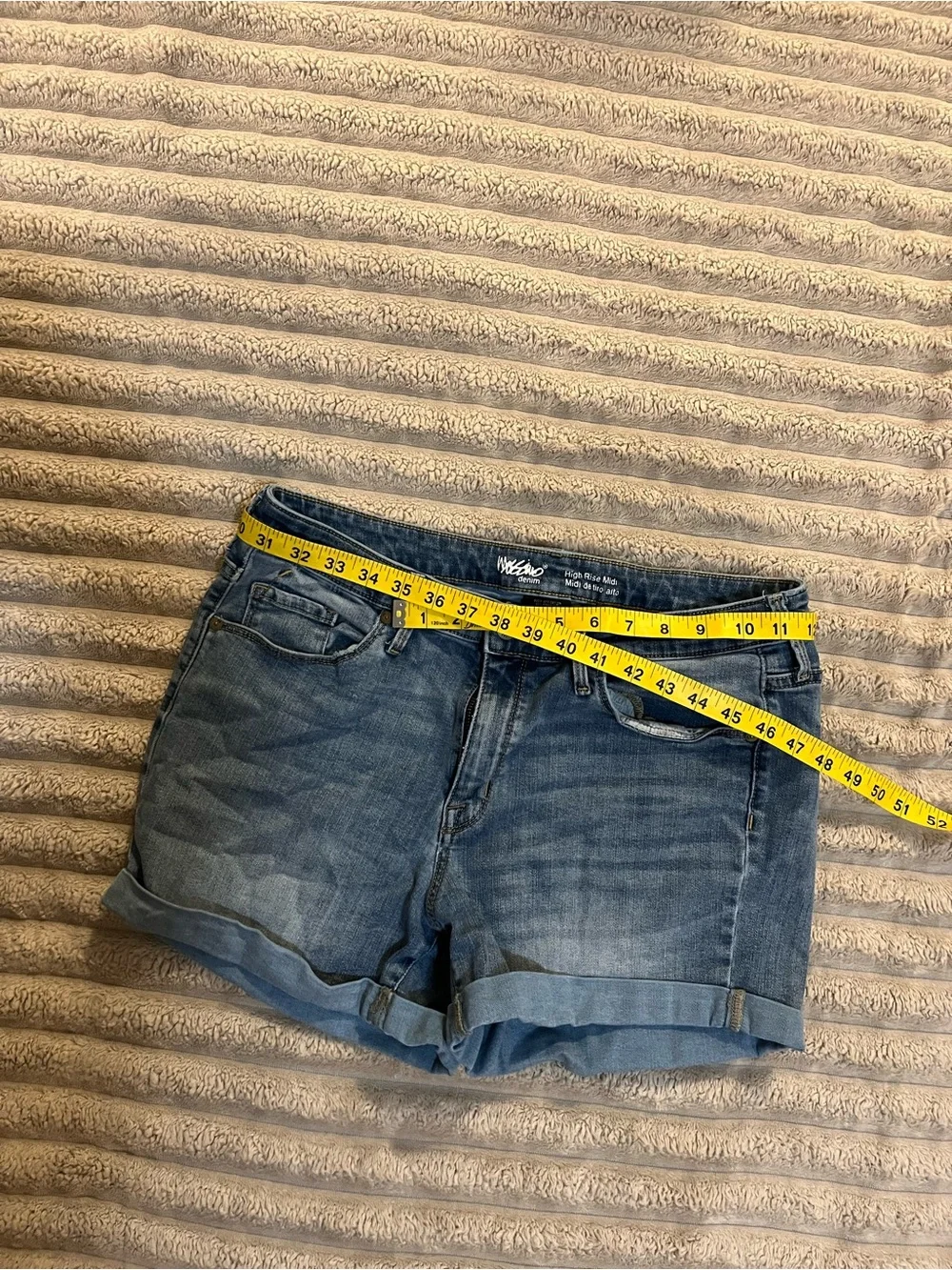 High-Waist Rolled Hem Denim Shorts - Blue